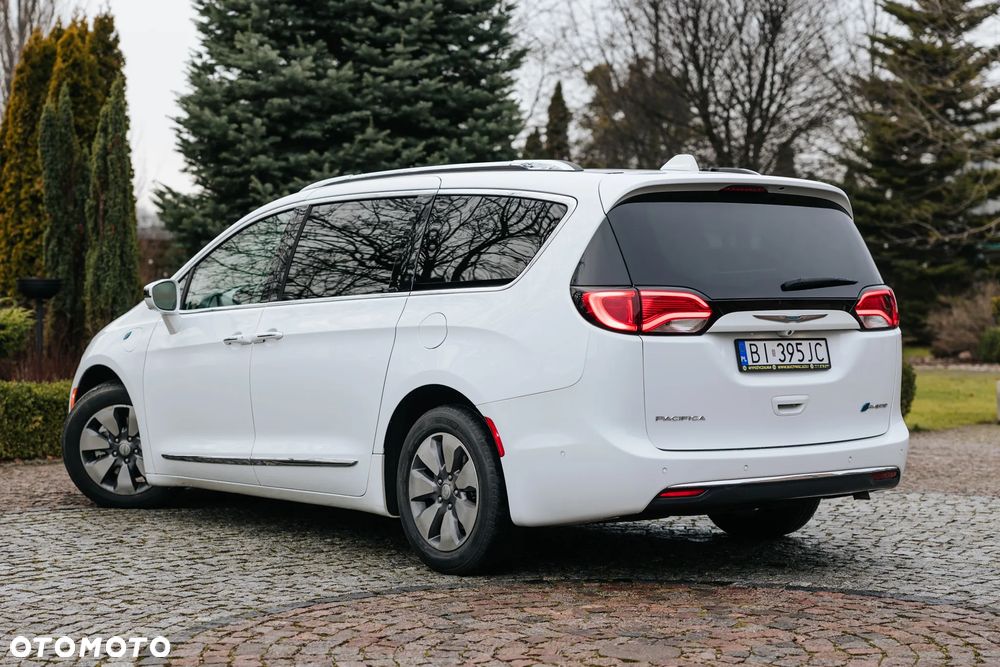 Chrysler Pacifica - 11