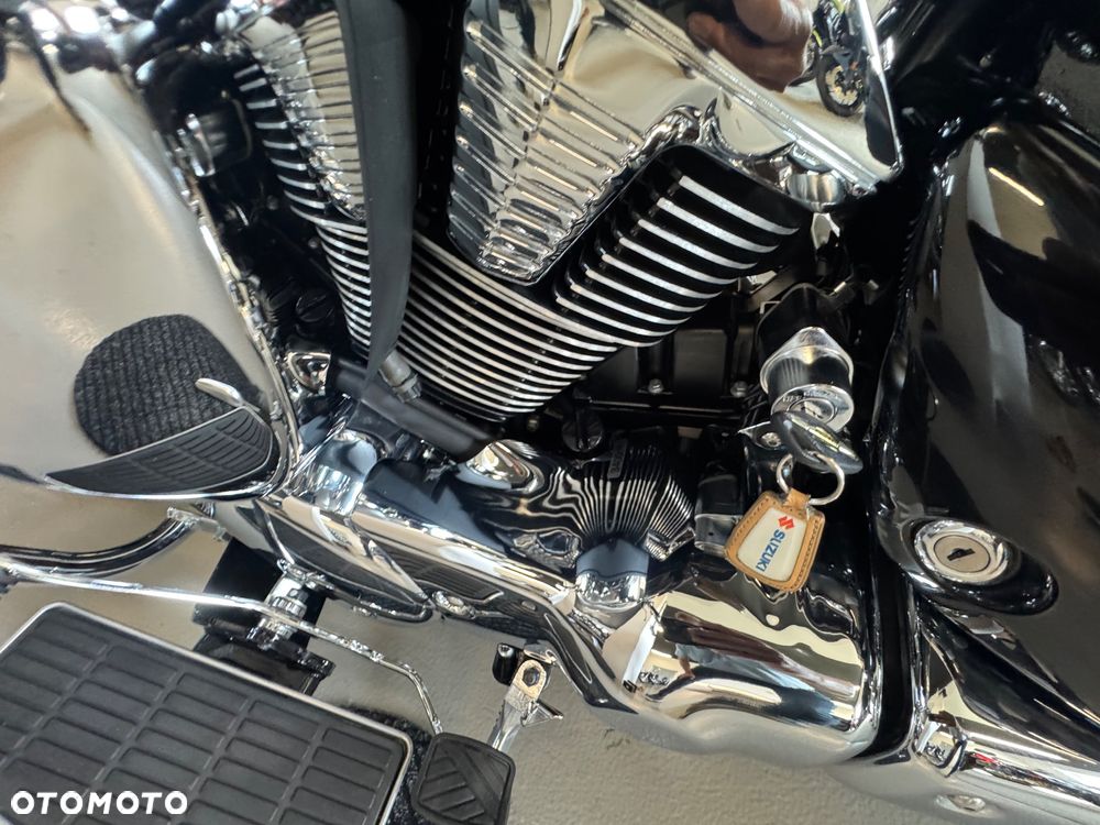 Suzuki Intruder - 17