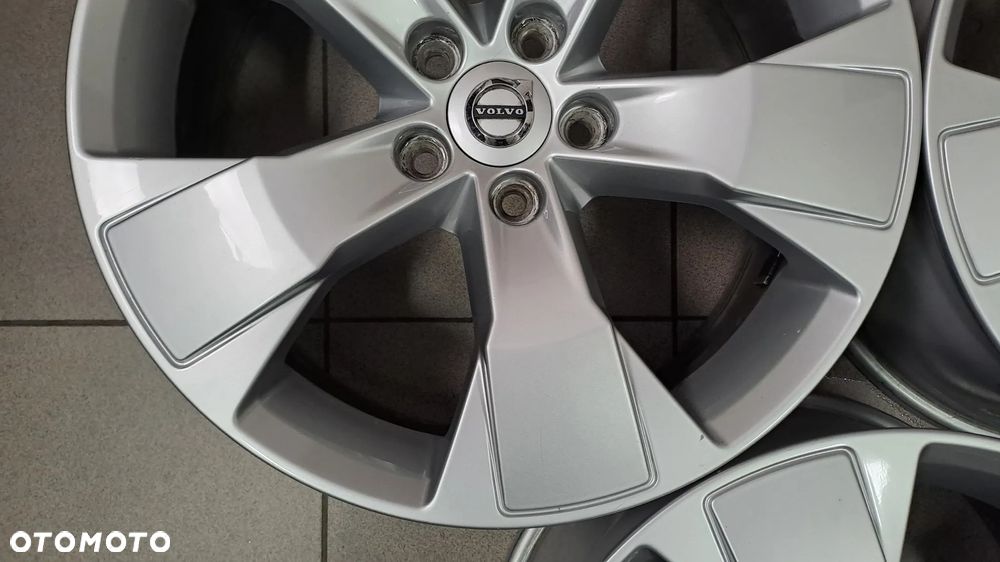 Felgi Aluminiowe 18 Volvo XC 40 5x108 ET 50.5 - 12