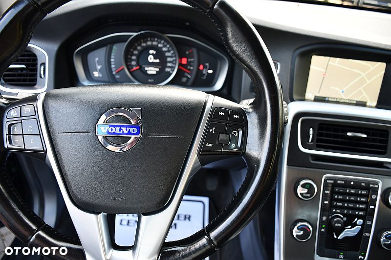 Volvo V60 D3 Momentum - 16
