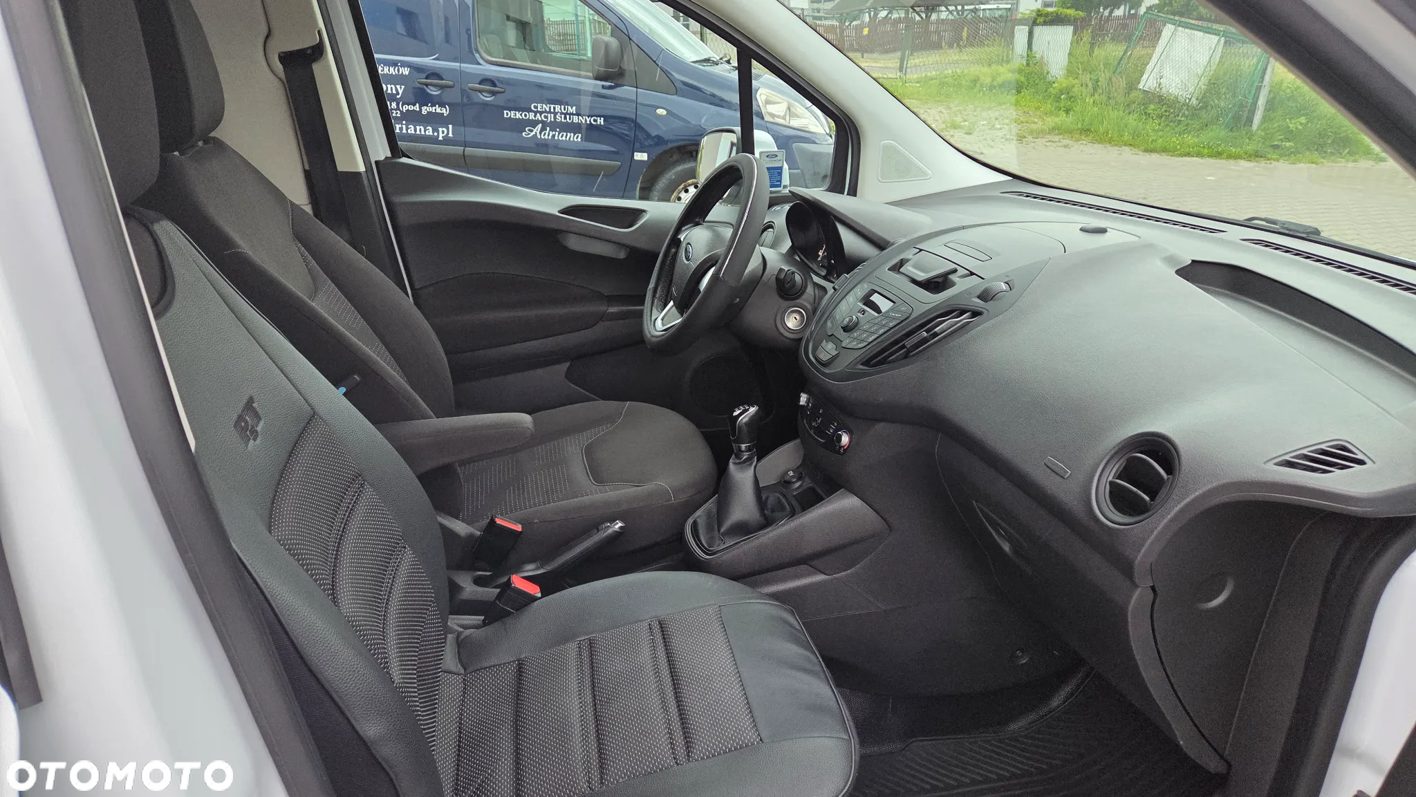 Ford Transit Courier - 16
