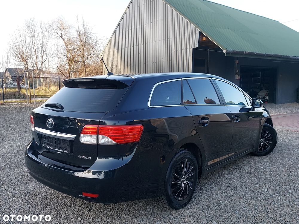 Toyota Avensis - 13