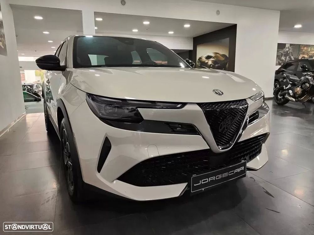 Alfa Romeo Junior Elletrica 50 kWh Launch Edition - 11