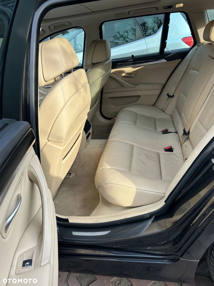 BMW Seria 5 525d - 11