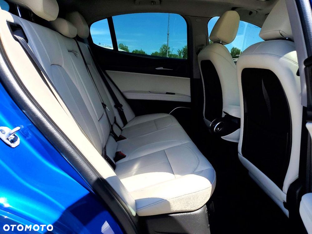 Alfa Romeo Stelvio 2.0 Turbo 16V AT8-Q4 Ti - 7