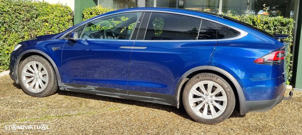 Tesla Model X - 5