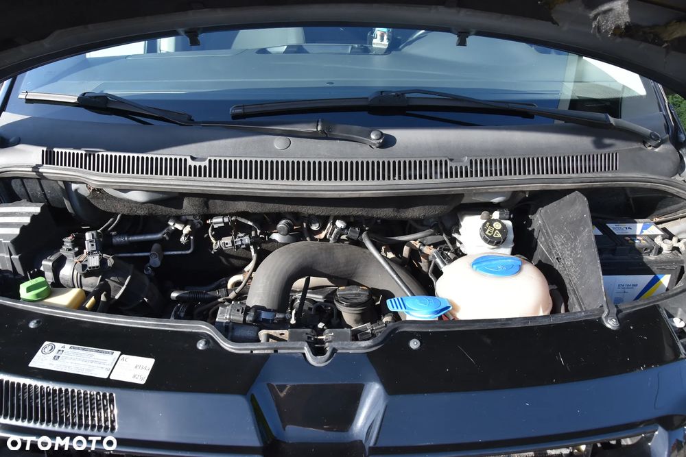 Volkswagen Caravelle - 26