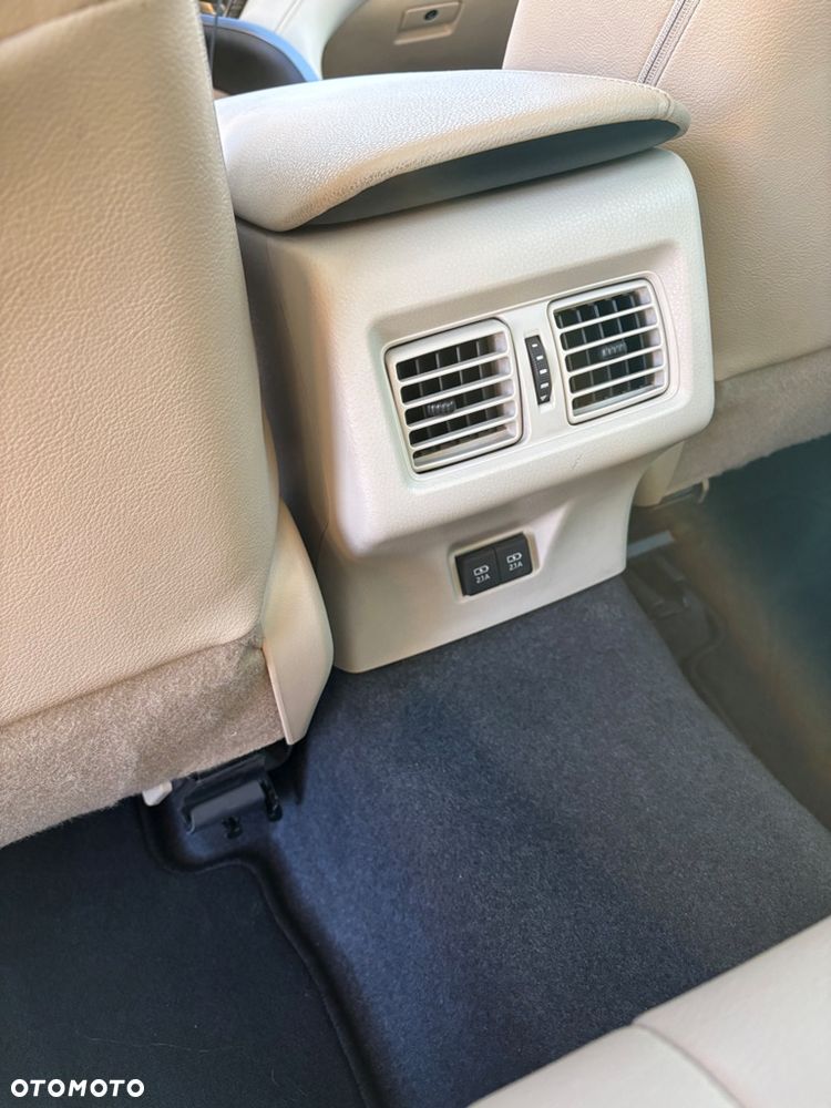 Toyota Camry 2.5 Hybrid Executive CVT - 13