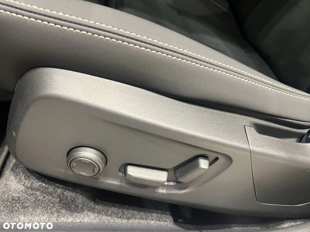 Volvo XC 40 B4 B AWD DKG RDesign - 30