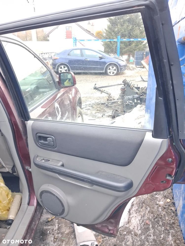 NISSAN X-TRAIL T30 01- DRZWI PRAWY TYL KX4 - 4