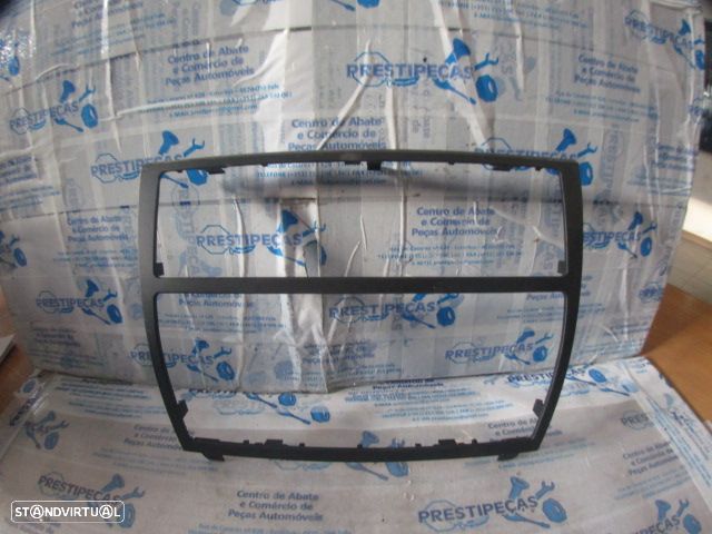 Grelha Friso 4B0863263F AUDI A6  AVANT 2 4B FASE 1 1999 2.5TDI V6 24V 150CV  5P AZUL MEIO GRE RADIO - 1