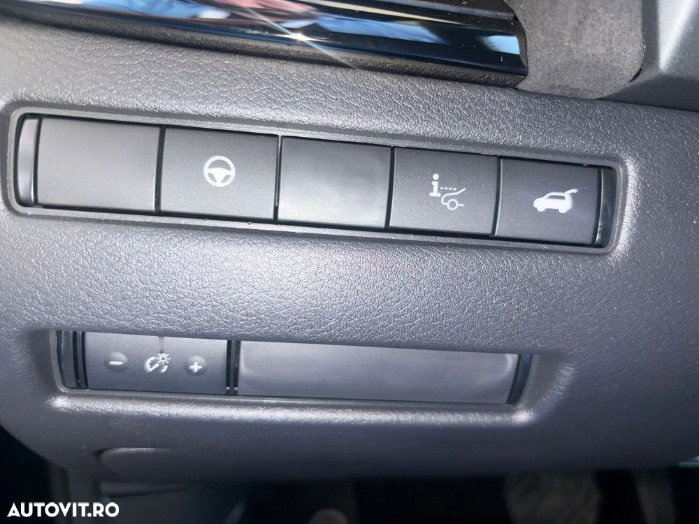 NISSAN Qashqai 2025 — imagine 12