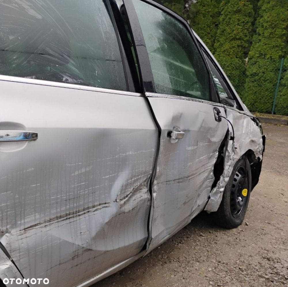 Opel Zafira - 25