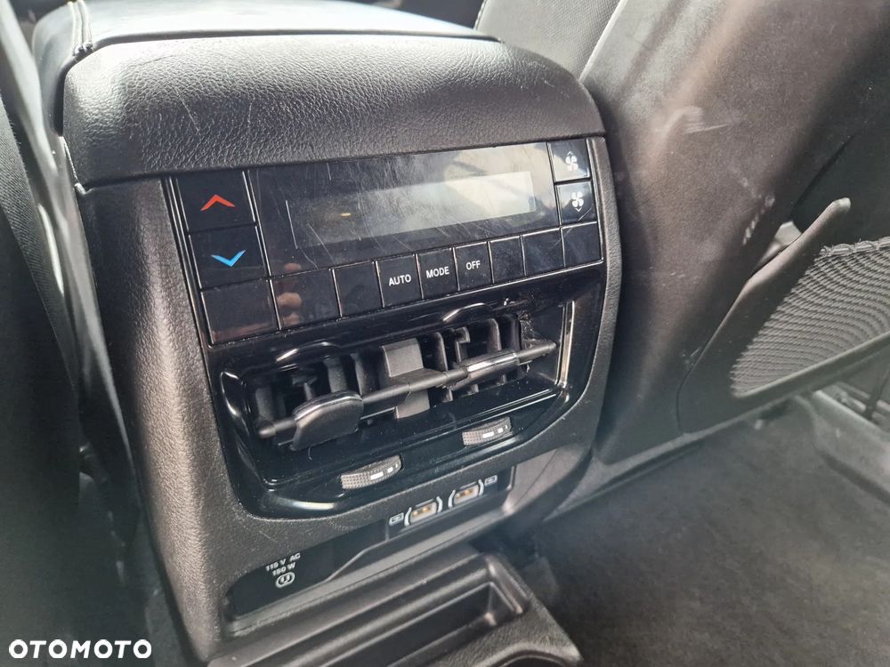 Jeep Grand Cherokee - 12