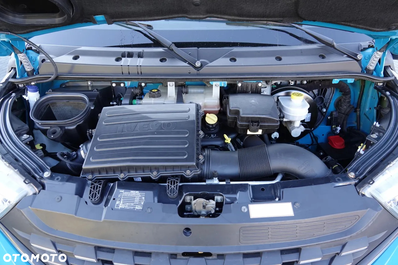 Iveco DAILY 2,3 D / BLASZAK / 2021 ROK / SPROWADZONY / PO KONTRAKCIE SERWISOWYM - 23