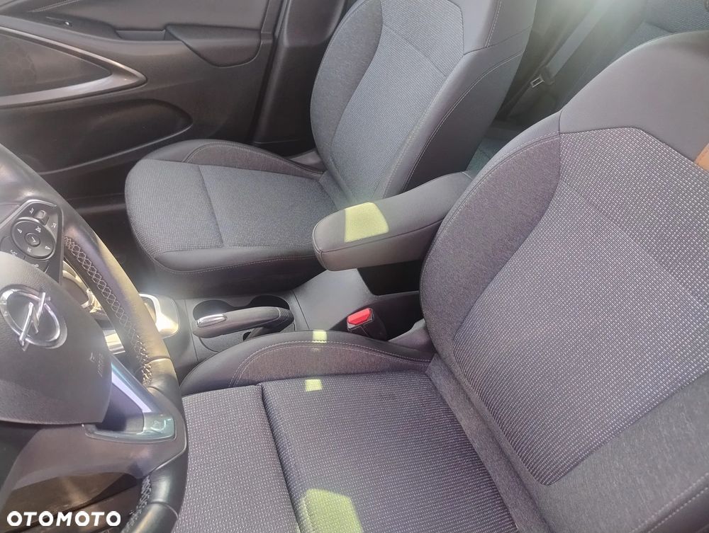 Opel Crossland X - 9