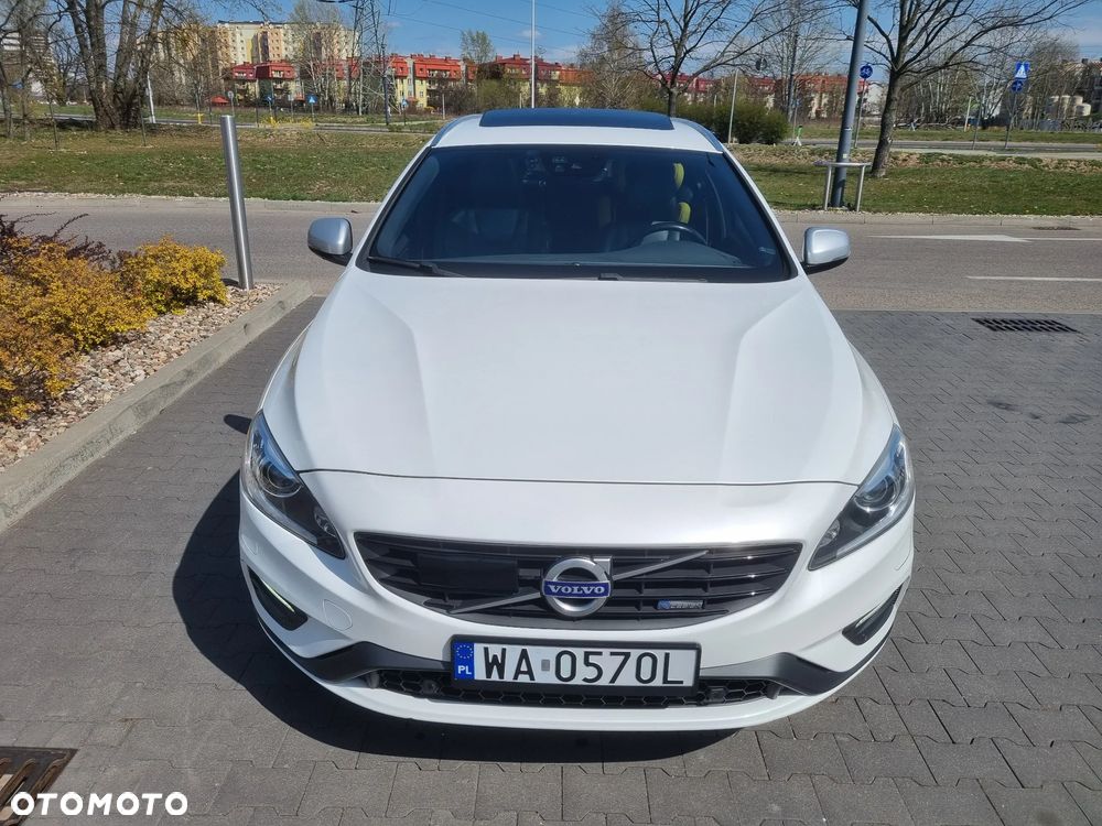 Volvo V60 D6 AWD Plug-in Hybrid R-Design Summum - 8
