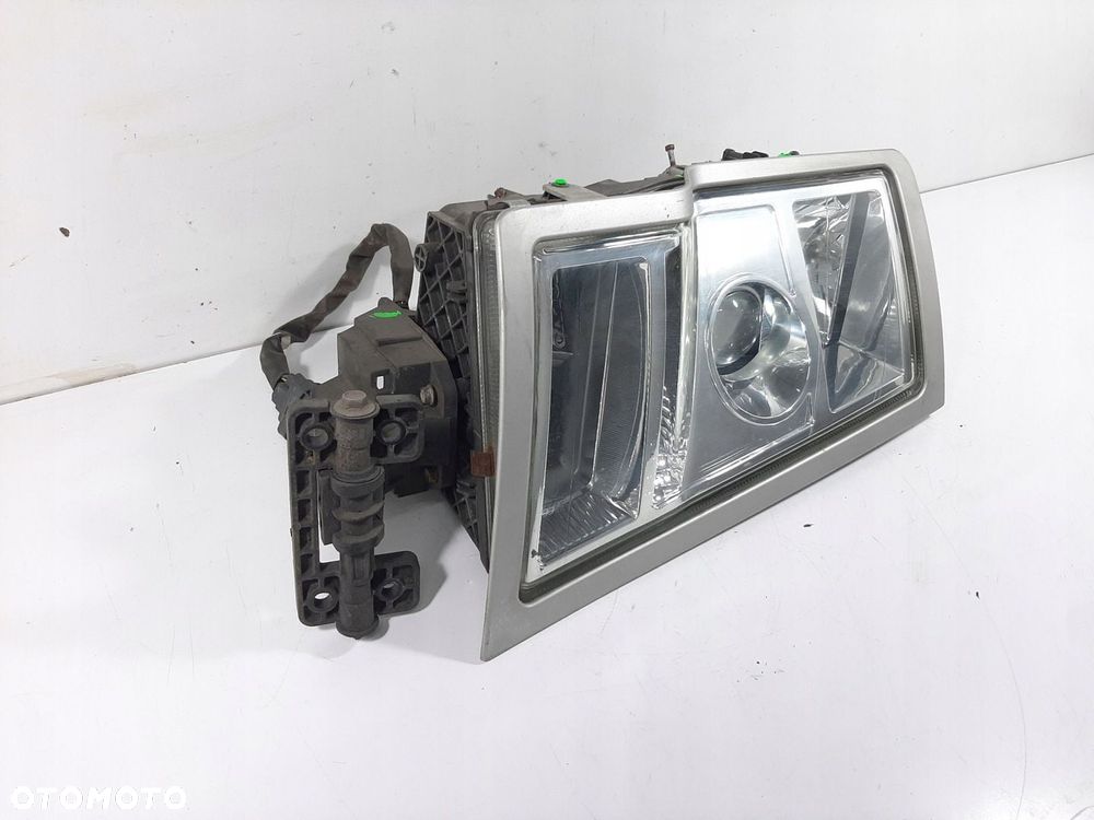 VOLVO FH520 EURO 4 07R LAMPA PRAWY PRZOD 21001668 - 3