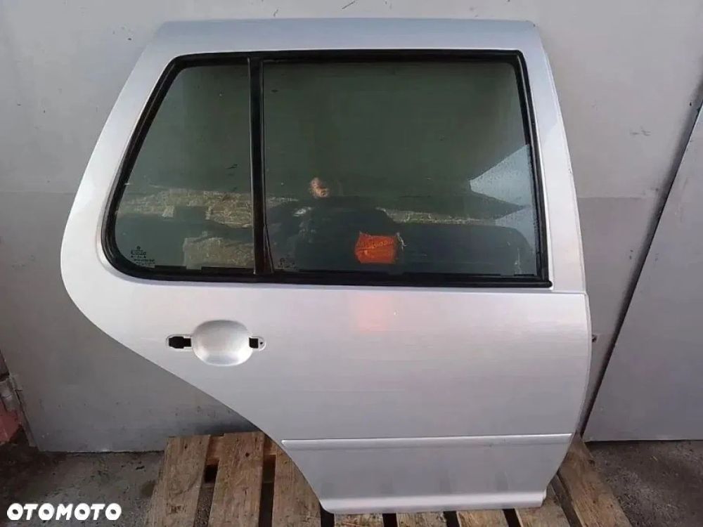 Vw Golf IV Drzwi Tylne Prawe Tył Szyba LB7Z - 1
