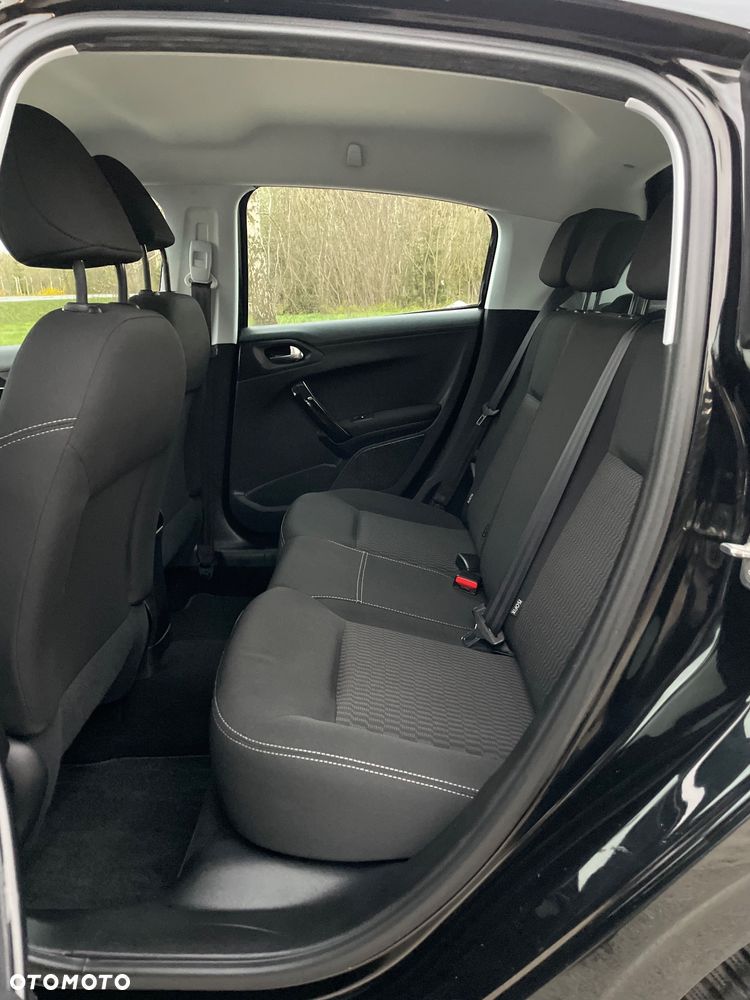 Peugeot 208 - 11