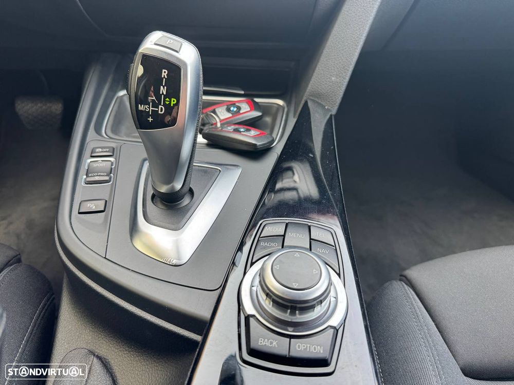 BMW 318 d Auto Line Sport - 8