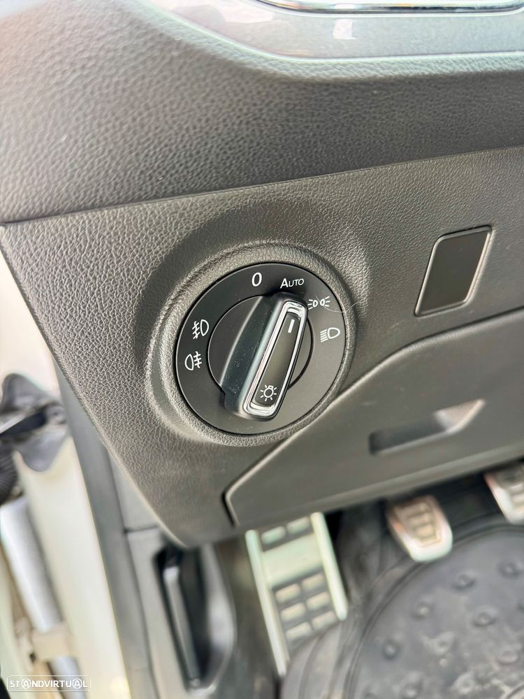 SEAT Leon 2.0 TDI DPF S&S FR - 21