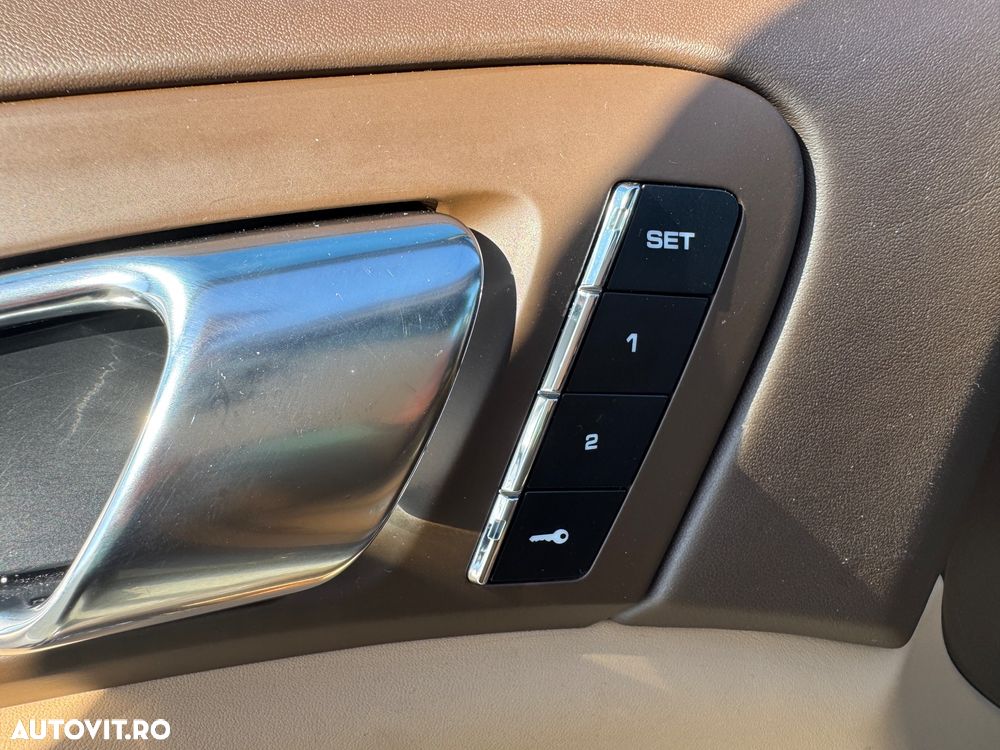 Porsche Cayenne S Hybrid Tiptronic S - 17