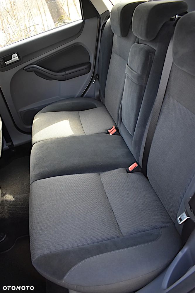 Ford Focus 2.0 16V Ghia - 7