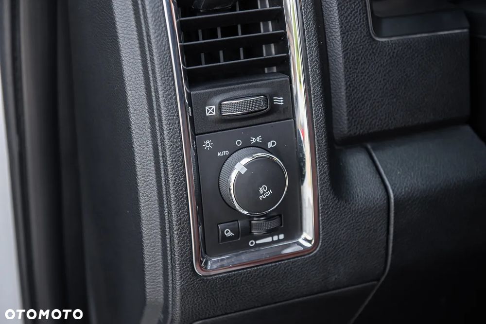 Dodge RAM 1500 5.7 4x4 - 18