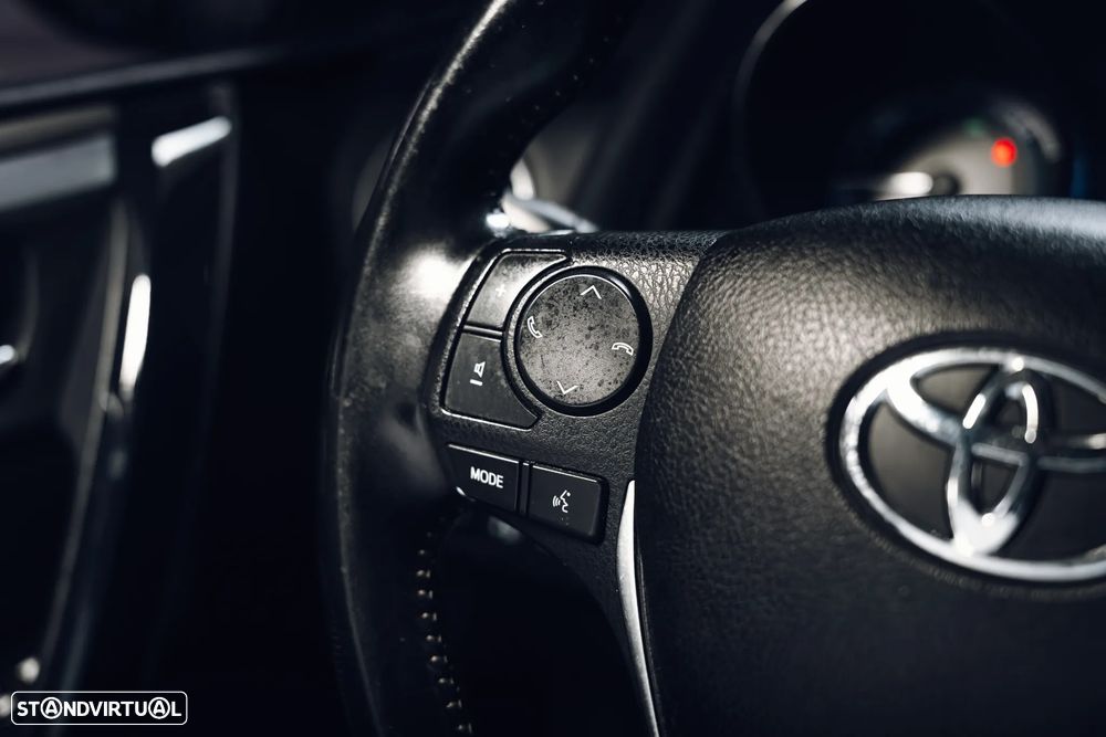 Toyota Auris 1.8 HSD Sport+Navi - 20