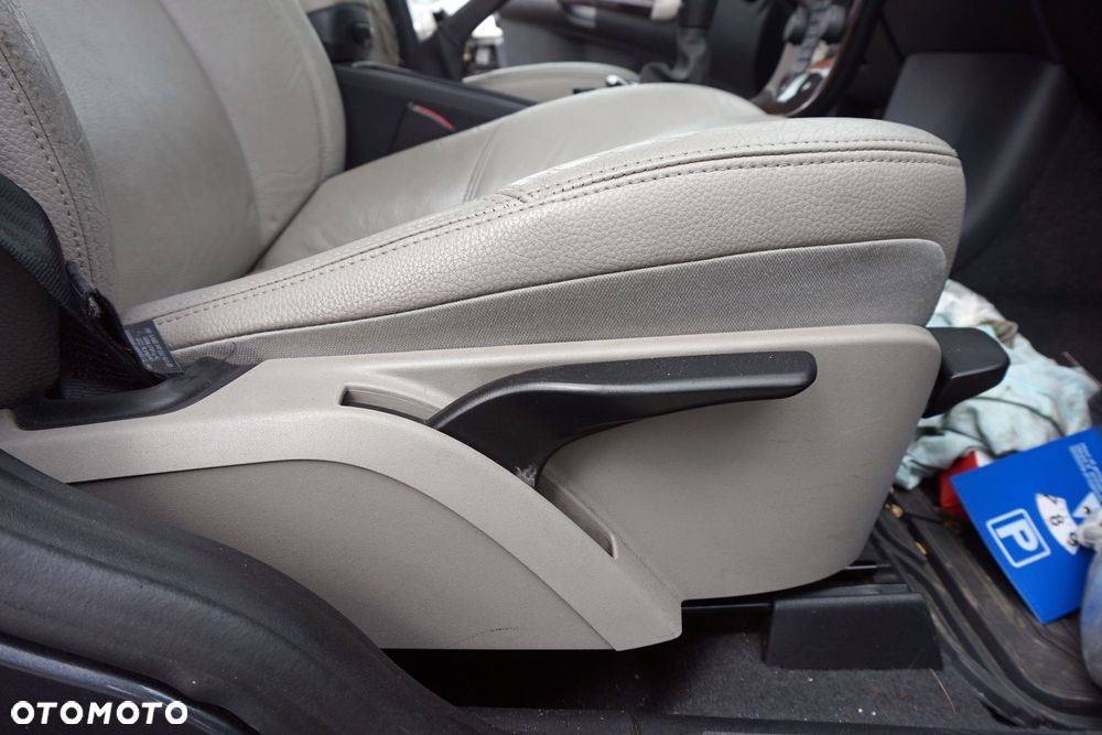 FOTEL PRZEDNI PRAWY V50  KOMBI SKÓRA JASNA VOLVO 2004-2007 - 3