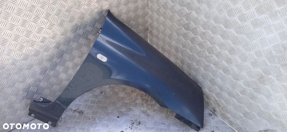 Błotnik prawy przedni Renault Clio II kod lakieru 903 - 1