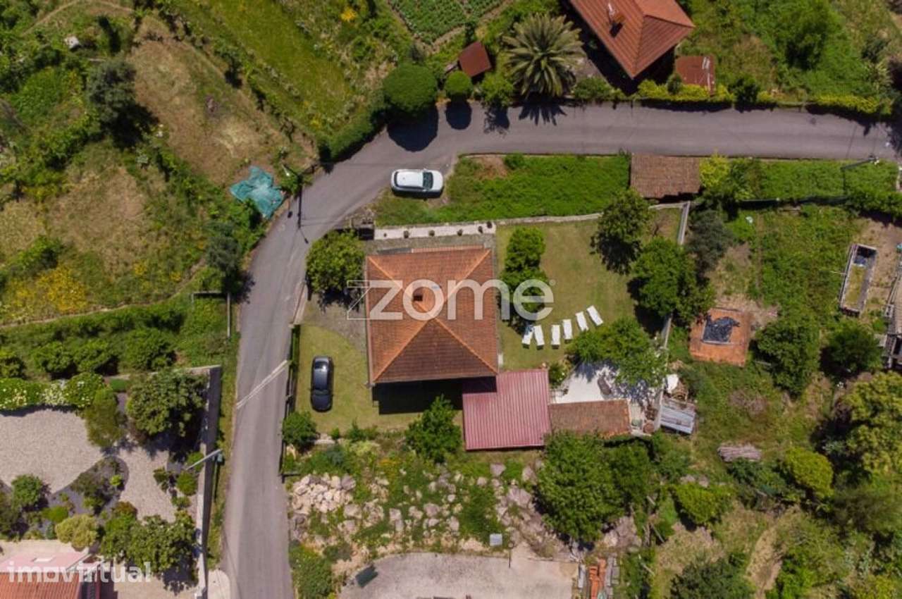 MORADIA T4 NO CORAÇÃO DO GERÊS COM GRANDE POTENCIAL PARA TURISMO - Grande imagem: 3/33