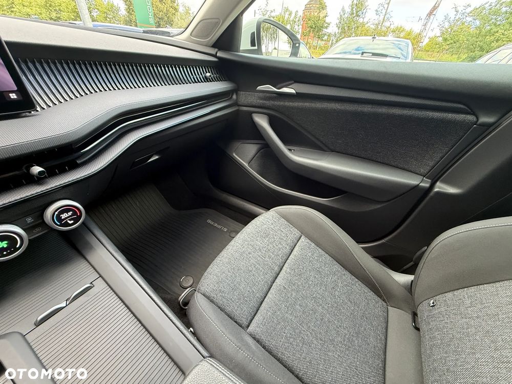 Skoda Superb 2.0 TDI SCR Essence DSG - 37