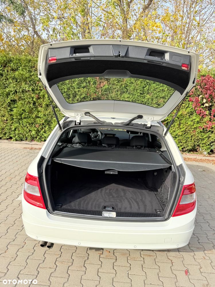 Mercedes-Benz C-Class 2010 photo 4