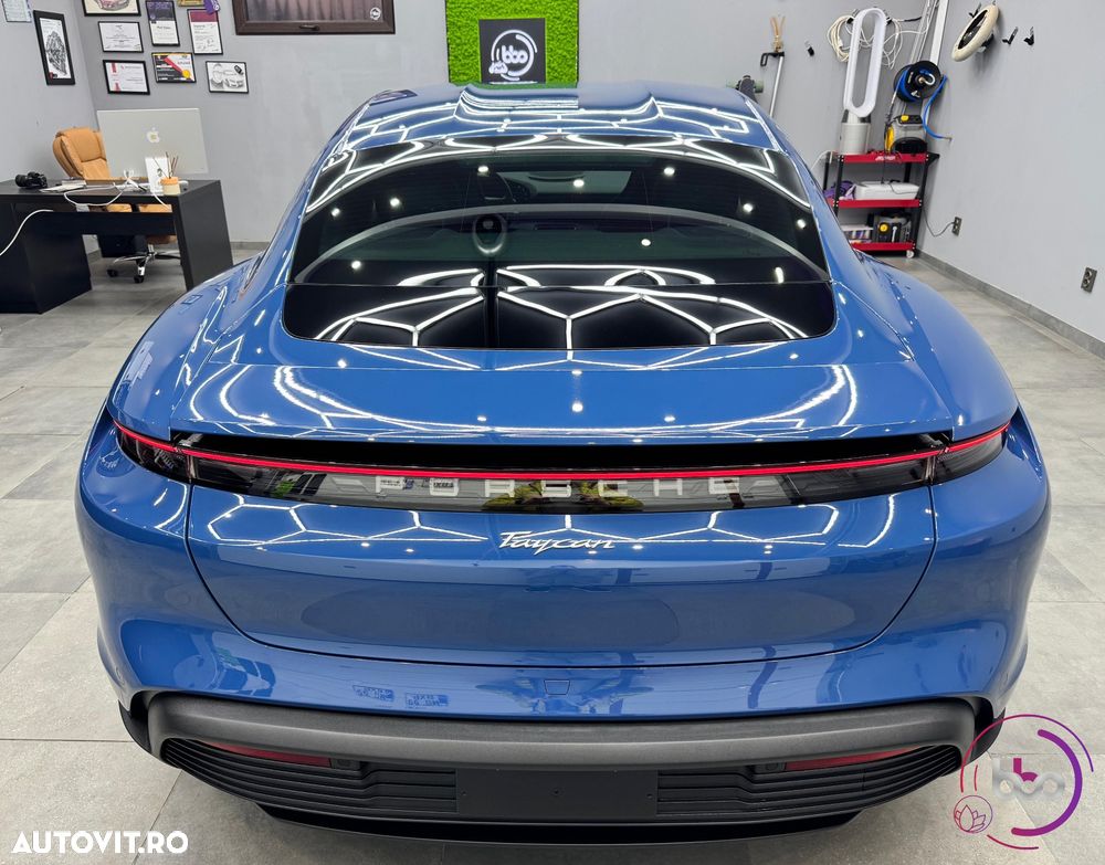 Porsche Taycan - 7