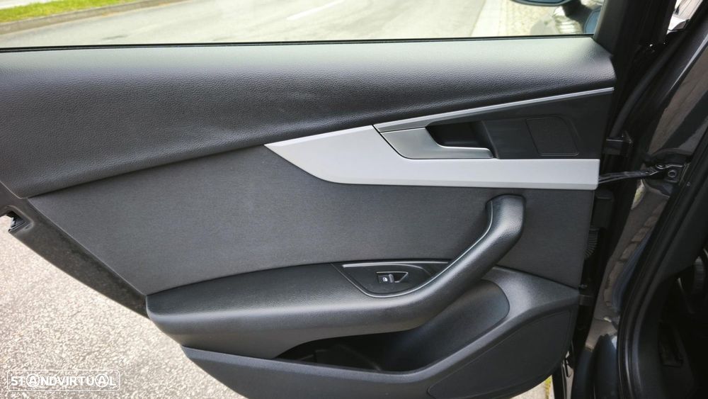 Audi A4 Avant 30 TDI S tronic - 32