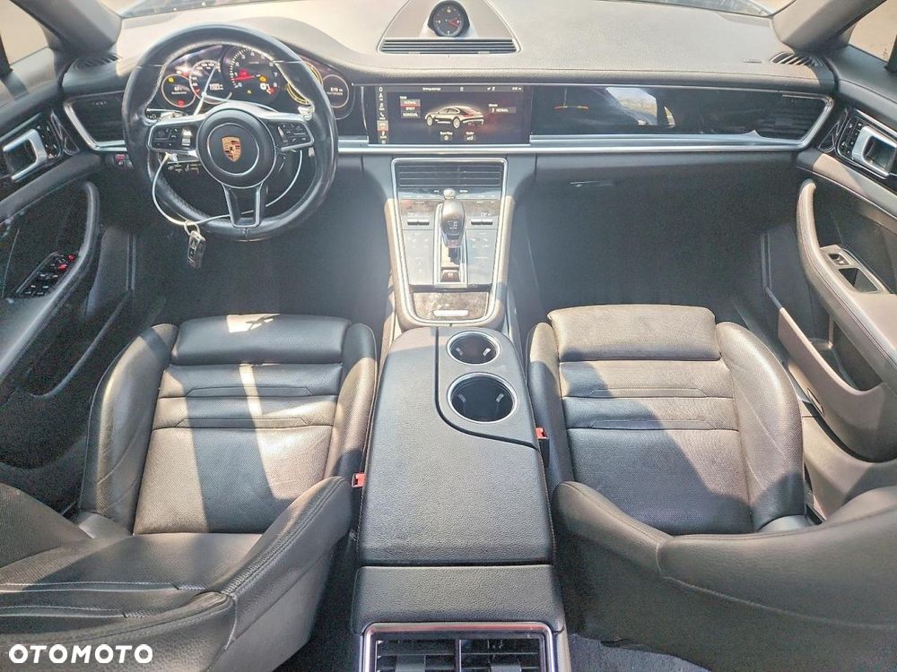 Porsche Panamera - 8