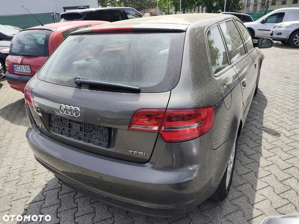 Audi A3 Sportback 1.8 TFSI Ambiente - 4