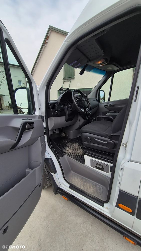 Mercedes-Benz SPRINTER 319 - 9