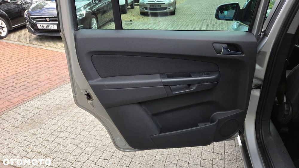 Opel Zafira 1.8 Family Plus - 23