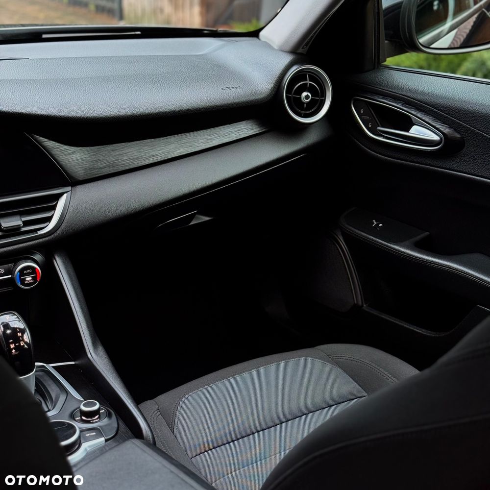 Alfa Romeo Giulia - 21