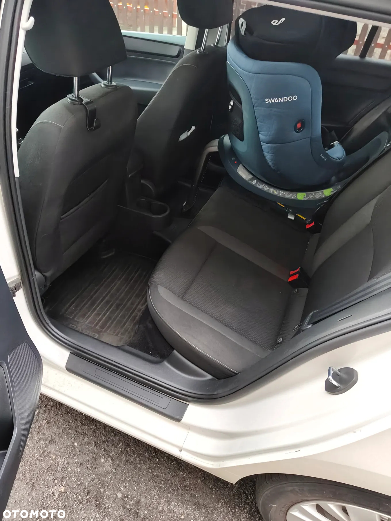 Skoda RAPID 1.2 Ambition Max - 12