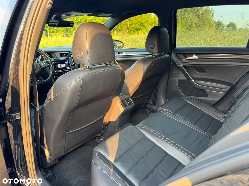 Volkswagen Golf - 10