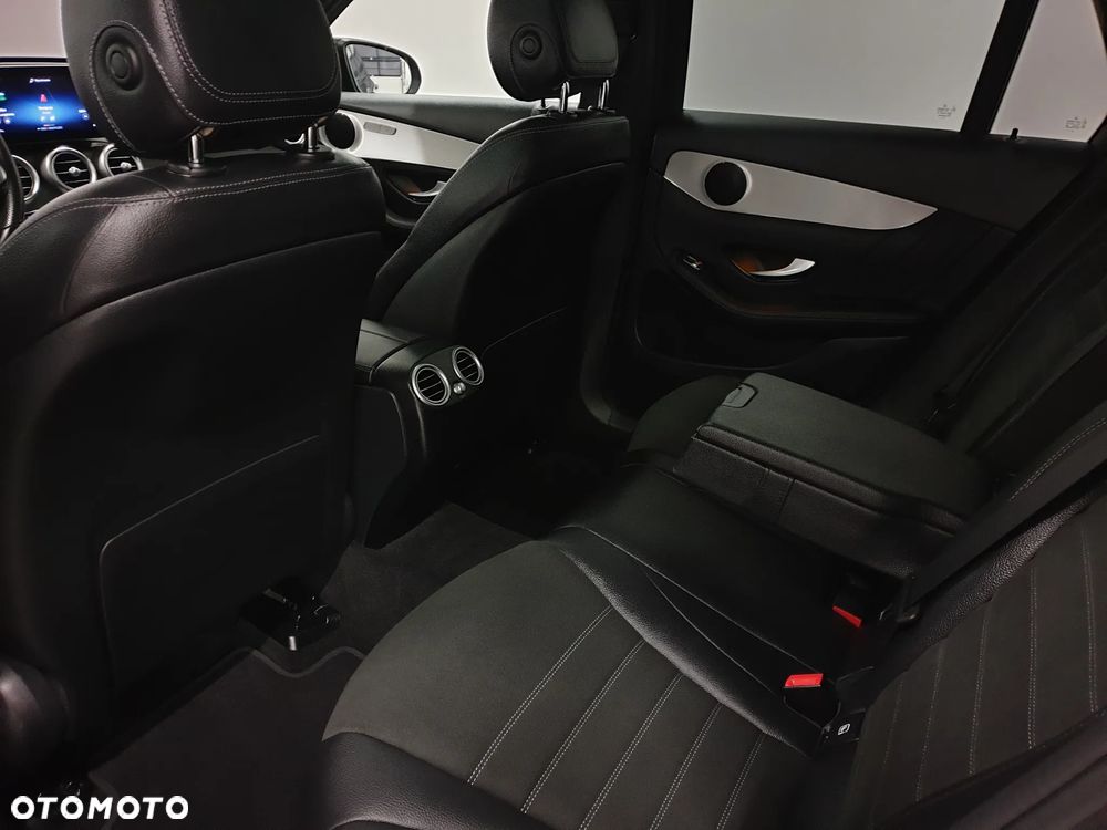 Mercedes-Benz GLC 300 de 4Matic 9G-TRONIC AMG Line Plus - 27