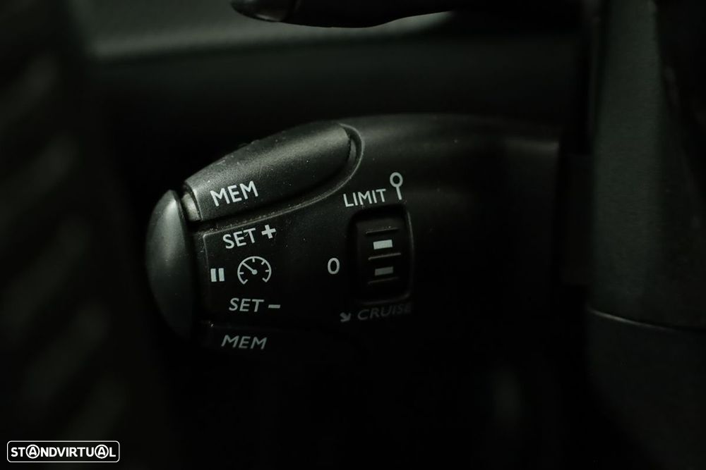 Peugeot 2008 1.2 PureTech Allure Pack EAT8 - 18