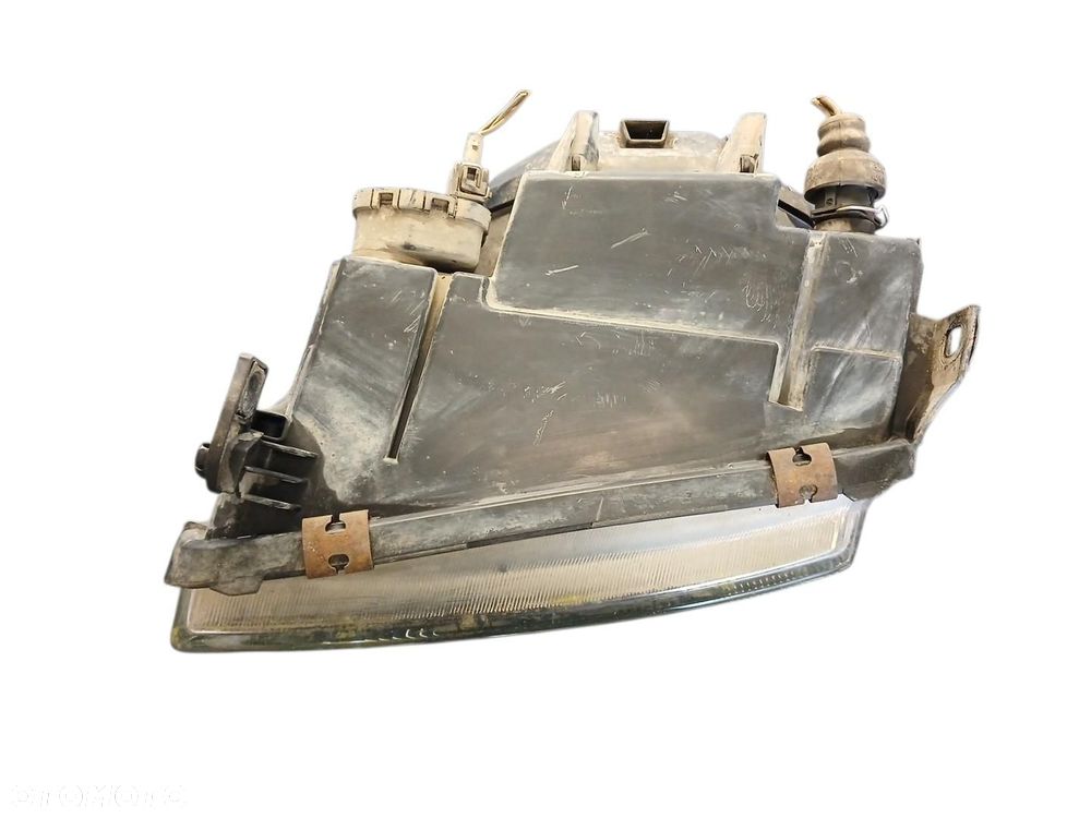 LAMPA PRAWA PRZEDNIA AUDI A4 B5 0301094202 - 3