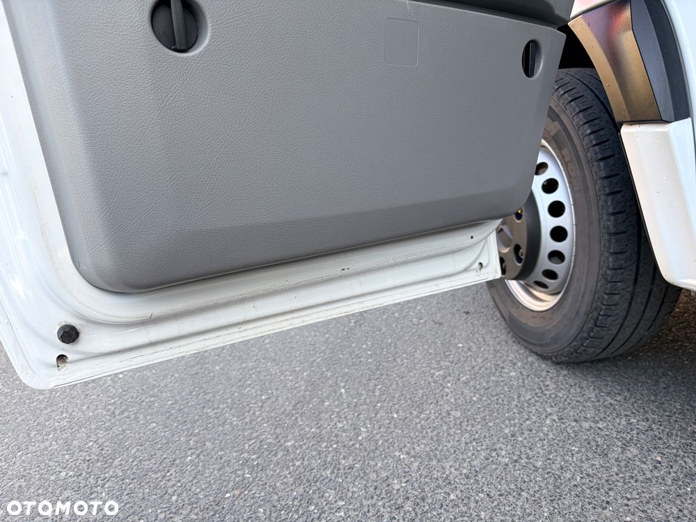 Mercedes-Benz 513 - 32