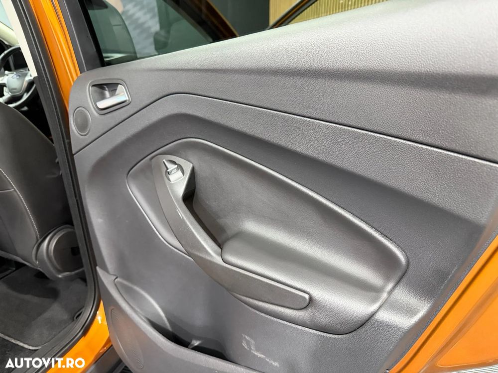 Ford Kuga 2.0 TDCi 4WD Powershift Titanium - 24