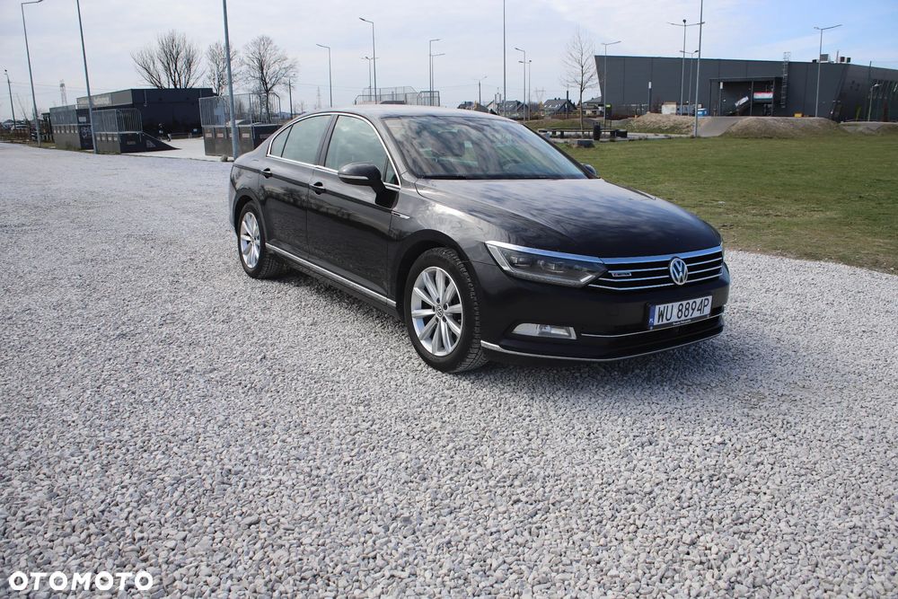 Volkswagen Passat - 1